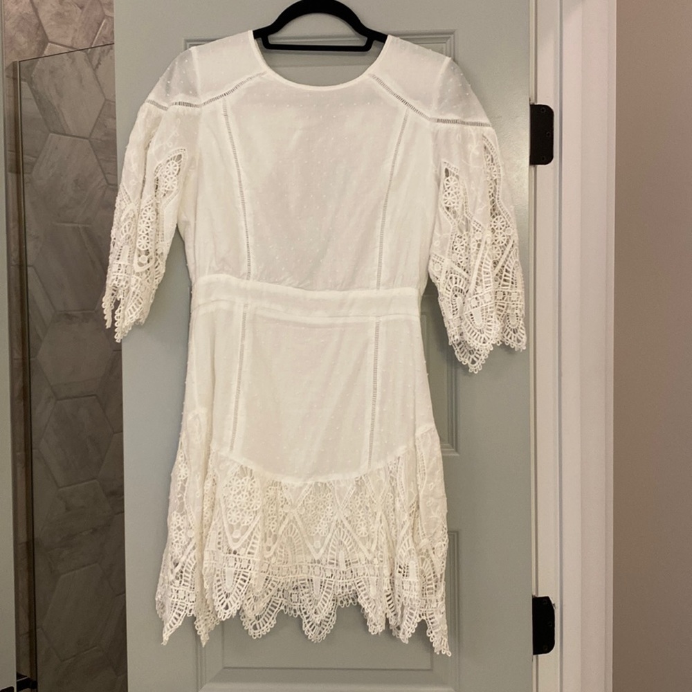 Detailed white dress!